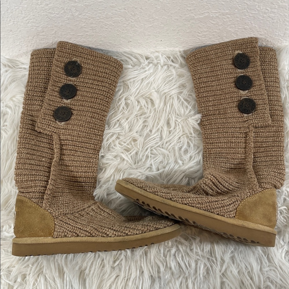 UGG Knitted Tall / Mid Boots With Side Buttons Size 6